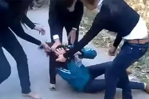 Bạo lực học đường không chỉ là vấn đề trong nhà trường mà còn là vấn đề xã hội.