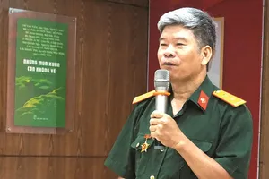 Nhà văn Đoàn Tuấn trong một chương trình giao lưu  được tổ chức tại TPHCM 