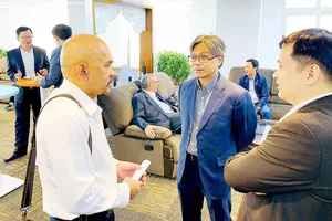 Các doanh nghiệp trao đổi thông tin tại họp báo công bố Hội nghị Phát triển dịch vụ CNTT Việt Nam năm 2019  