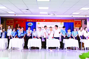 Các Tổ Công đoàn đang trải qua phần thi kiến thức