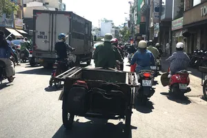 Hạn chế xe 3, 4 bánh thô sơ lưu thông: Cần giải pháp căn cơ