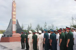 Dâng hương tưởng niệm liệt sĩ tù chính trị tại Cam Ranh