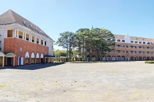 Trường Cao đẳng Sư phạm Đà Lạt được Hiệp hội Kiến trúc sư thế giới (UIA)  công nhận là một trong số 1.000 công trình xây dựng độc đáo nhất của thế giới trong thế kỷ XX