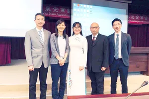 Đại diện SCB, Bà Nguyễn Thị Ngọc Hương - Phó Giám Đốc Khối Doanh Nghiệp  (áo dài), tại diễn đàn