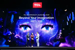 Công Vinh - Thủy Tiên trải nghiệm sản phẩm công nghệ mới từ TCL