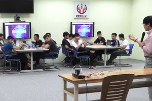 Sinh viên Trường Đại học Sư phạm Kỹ thuật TPHCM (trường tự chủ) trong giờ học tại phòng học số