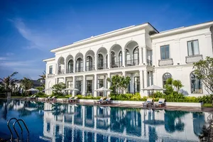 Vinpearl Resort & Spa Long Beach Nha Trang - ốc đảo xanh tuyệt đẹp bên bờ vịnh Cam Ranh.