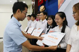 Xét 70 suất học bổng “Power on” cho sinh viên