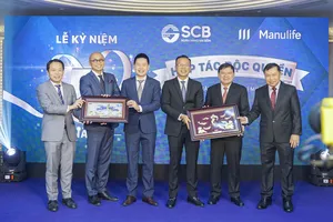 Đại diện Lãnh đạo 2 bên chụp hình lưu niệm tại buổi lễ