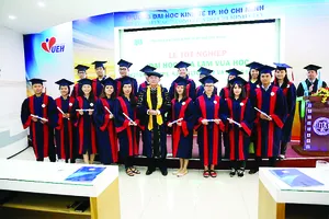  Bên cạnh sinh viên hệ Đại học chính quy, UEH đào tạo hàng trăm sinh viên hệ Đại học Vừa làm vừa học mỗi năm, bổ sung nguồn nhân lực cho xã hội