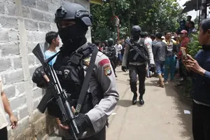 Cảnh sát Indonesia. Ảnh: The Wall Street Journal