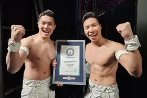 Nghệ sĩ xiếc Quốc Cơ - Quốc Nghiệp lập kỷ lục thế giới mới 