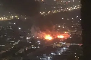 TPHCM: Huy động 29 xe chữa cháy, 192 cán bộ chiến sĩ khống chế vụ hỏa hoạn lớn tại xã Bình Hưng