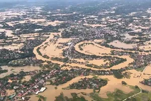 Hình ảnh ngập lụt ở tỉnh Bắc Ninh chụp từ trên cao ngày 8-10. Ảnh cắt từ clip của Trung đoàn 916 (Sư đoàn 371, Quân chủng Phòng không - Không quân) cung cấp