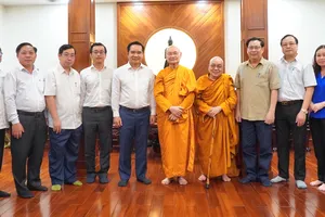 Lãnh đạo TPHCM chúc mừng Đại lễ Phật đản đến các hòa thượng và tăng ni, phật tử