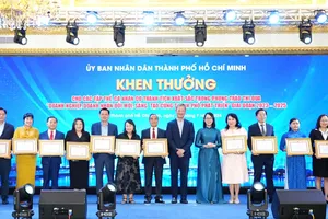 UBND TPHCM vinh danh 38 doanh nghiệp và 34 doanh nhân tiêu biểu, có nhiều đóng góp cho sự phát triển của thành phố