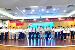 Lễ ra quân đội tuyển tham dự kỳ thi học sinh giỏi quốc gia cấp THPT năm học 2025-2026