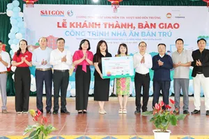 Có nhà ăn bán trú mới, học trò vùng cao Sủng Máng không còn phải chia ca để ăn 
