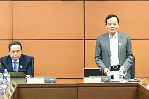 Bí thư Thành ủy TPHCM Trần Lưu Quang phát biểu tại phiên họp Tổ ĐBQH TPHCM, sáng 18-10-2026. Ảnh: ĐỖ TRUNG 