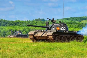 Rèn bản lĩnh người lính xe tăng trên thao trường