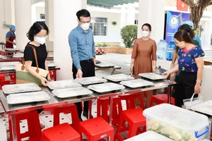 Phường Tam Thắng kiểm tra công tác tổ chức bán trú tại Phân hiệu Lê Lợi của Trường Tiểu học Quang Trung.