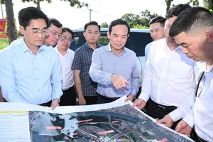 Bí thư Thành ủy TPHCM Trần Lưu Quang kiểm tra tiến độ xây dựng hạ tầng kỹ thuật Khu đô thị mới Thủ Thiêm