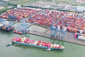 Tàu container cập cảng TCIT thuộc cụm cảng Cái Mép (phường Tân Phước, TPHCM). Ảnh: THÀNH HUY