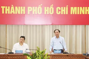 Thứ trưởng Bộ Xây dựng Nguyễn Văn Sinh phát biểu tại buổi làm việc. Ảnh: T.H