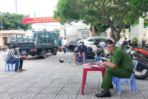 Cơ quan chức năng làm việc với ngư dân thực hiện clip "không có gì để ăn" để xác minh thông tin