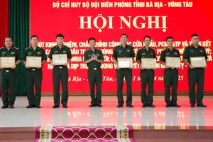 Tặng bằng khen, giấy khen cho các tập thể, cá nhân trong BĐBP tỉnh Bà Rịa - Vũng Tàu đã có thành tích xuất sắc trong phòng chống tội phạm