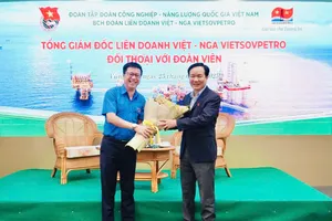 Tổng Giám đốc Vietsovpetro Vũ Mai Khanh đối thoại với đoàn viên, thanh niên