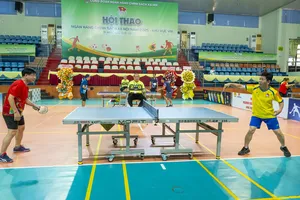 Vận động viên tham gia tranh tài ở môn bóng bàn