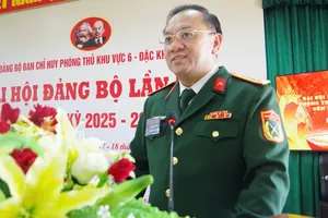 Đại tá Nguyễn Thành Trung, Phó Bí thư Thường trực Đảng ủy Quân sự, Chính ủy Bộ Tư lệnh TPHCM dự phát biểu chỉ đạo đại hội