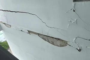 Vết nứt lớn tại chung cư PVC-IC Diamond, phường Tam Thắng, TPHCM. Ảnh: Người dân cung cấp