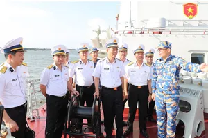 Thủ trưởng Bộ Tư lệnh Quân chủng và các cơ quan chức năng thăm, kiểm tra các tàu của Lữ đoàn 167