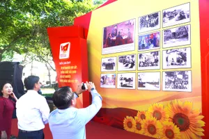 Khai mạc triển lãm ảnh với chủ đề “Từ kỷ nguyên độc lập, thống nhất đất nước đến kỷ nguyên vươn mình của dân tộc” tại phường Vũng Tàu, TPHCM