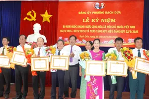 Phường Rạch Dừa (TPHCM) trọng thể tổ chức Lễ trao tặng Huy hiệu Đảng đợt 2-9