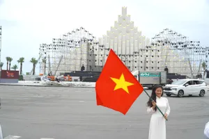 Du khách check-in tại khu vực điểm nhấn tháp Tam Thắng, phường Vũng Tàu, TPHCM ngày đầu nghỉ lễ 2-9