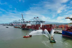 Tàu M/v JADE cập cảng CMIT, sáng 25-9