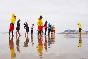 Học viên tham gia huấn luyện các bài tập khởi động