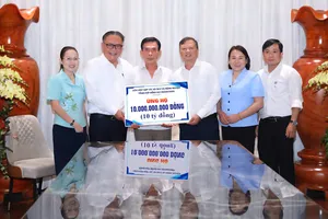 Liên hiệp Hợp tác xã Dịch vụ Nông nghiệp tổng hợp Đồng Nai (DONACOOP) ủng hộ 10 tỷ đồng cho đồng bào bị thiệt hại bởi cơn bão số 10