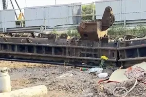 Hiện trường vụ tai nạn khiến 1 công nhân tử vong trong lúc thi công mở rộng cao tốc TPHCM – Long Thành - Dầu Giây. Ảnh: CTV