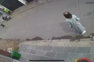 Hình ảnh vụ án được trích xuất từ camera nhà dân. Ảnh: CATĐN