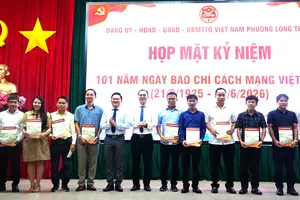 Lãnh đạo phường Long Thành tri ân các nhà báo có nhiều đóng góp cho địa phương về thông tin tuyên truyền