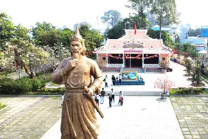 Tượng Lễ Thành hầu Nguyễn Hữu Cảnh tại di tích đền thờ ở TP Đồng Nai