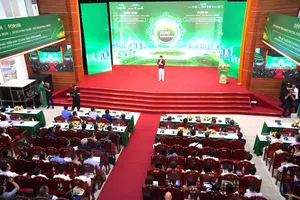 Quang cảnh diễn đàn "Xây dựng khu công nghiệp sinh thái, thông minh: Động lực thu hút đầu tư và phát triển kinh tế xanh vùng Đông Nam bộ". Ảnh: PHÚ NGÂN