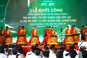 Lễ khởi công cầu Cát Lái và cầu Long Hưng nối TPHCM và Đồng Nai. Ảnh: PHÚ NGÂN