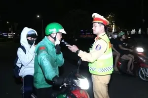 Lực lượng CSGT tăng cường kiểm tra, đảm bảo an toàn giao thông trên quốc lộ 1 đoạn qua TP Đồng Nai. Ảnh: CA TPĐN
