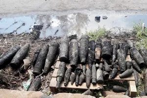 Các loại vũ khí nguy hiểm được công nhân Nhà máy thép Pomina 2 phát hiện