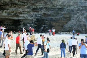 Du khách tham quan huyện đảo Lý Sơn  ​